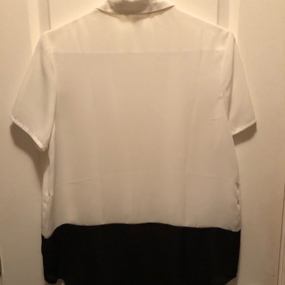 White and black blouse - Picture 2 of 2